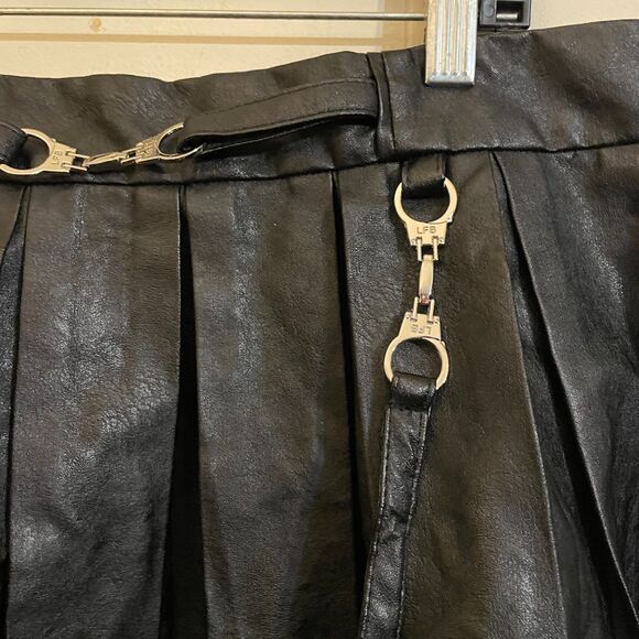 LITTLE FOR BIG Pleated Pleather MINI SKIRT Handcuff Straps 4XL - Picture 2 of 5